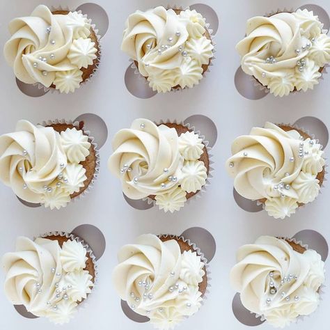 Cupcake Cakes For Weddings, Bride Cupcakes Ideas, White Icing Cupcake Design, Small Wedding Cakes With Cupcakes Simple, White Cupcake Decorations, Cupcakes White Frosting, Plain White Cupcakes, Engagement Cake And Cupcakes, Simple White Cupcakes