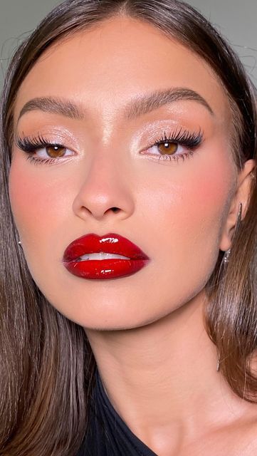 158K views · 14K likes | Claudia Neacsu on Instagram: "Wishing you all a magical Christmas! 💌💫🎄 Couldn’t help myself but to post my signature glazed red lip 💋 on beautiful @iamalinamorozova Using: @maccosmeticsuk Chestnut Lip Liner & lip glass @byterryofficial matte lip in 10 my red which has to be one of my all time fave reds! @urbandecayuki Space Cowboy Eyeshadow #redlipstick #christmasmakeup #glossy #makeup #claudianmakeup" Makeup Inspo Red Lip, Red Inspo Makeup, Glitter Makeup Red Lips, Smokey Eyes And Red Lips, Homecoming Makeup Red Lips, Red Lipgloss Makeup Look, Soft Glam Makeup For Red Dress, Red Lipstick Blue Eyes, Red Lip Makeup Aesthetic