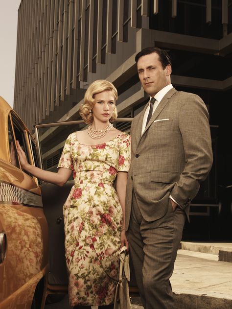 Mad Men: January Jones & John Hamm as Betty & Don Draper Mad Men Makeup, Mad Men Costume, Mad Men Party, Betty Draper, January Jones, Mad Men Fashion, Don Draper, Hallowen Costume, Popsugar Fashion