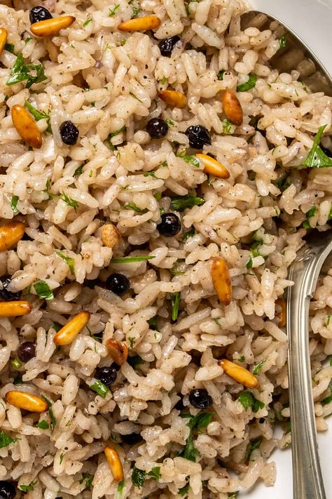 Middle Eastern Rice with Raisins and Pine Nuts - Give Recipe Rice With Nuts Recipes, Turkish Rice Pilaf, Raisin Rice Recipe, Turkish Pilaf, Rice And Raisins Recipe, Food Recipes Rice, Rice With Raisins, Mediterranean Food Recipes, Raisin Rice