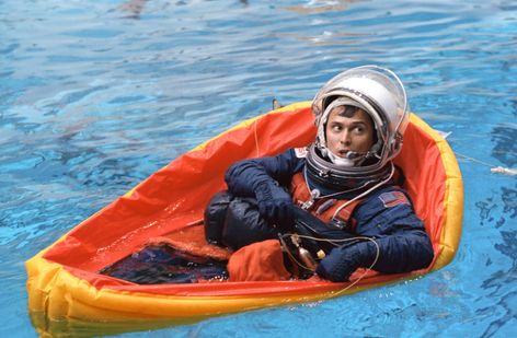 STS-46 MS Chang-Diaz floats in life raft during water egre… | Flickr Life Raft, Johnson Space Center, Water Rescue, Oneplus Wallpapers, Nasa Images, Training Facility, Search And Rescue, Fishing Trip, Rafting