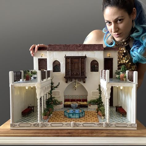 House Miniature Ideas, Diorama Ideas Models, 3d Modeling Ideas, Diorama House, Wooden Balcony, Moroccan House, Moroccan Doors, Moroccan Houses, Moroccan Riad