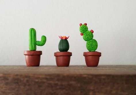 Library Makeover, Mini Cactus Plants, Clay Cactus, How To Grow Cactus, Mini Clay, Fake Plants Decor, Mini Cactus, Polymer Clay Ornaments, Tiny Plants