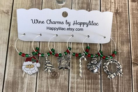 Wine Glass Charms Polymer Clay, Stemless Wine Glass Charms Diy, Wine Stem Charms, Beaded Wine Charms, Bead Wine Charms, Wine Glass Crafts, Wine Charms, Glass Crafts, Wine Glass