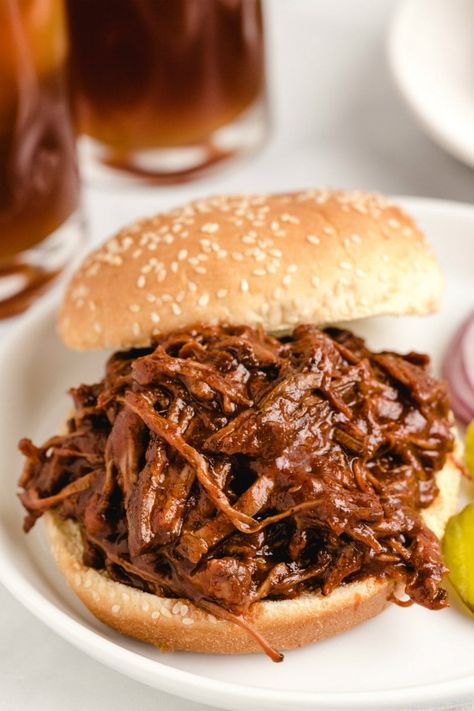 Barbecued Beef Sandwiches, Shaved Steak Recipe, Crockpot Shredded Beef, Shredded Beef Sandwiches, Bbq Beef Sandwiches, Slow Cooker Shredded Beef, Shredded Beef Recipes, Beef Barbecue, Beef Sandwich Recipes