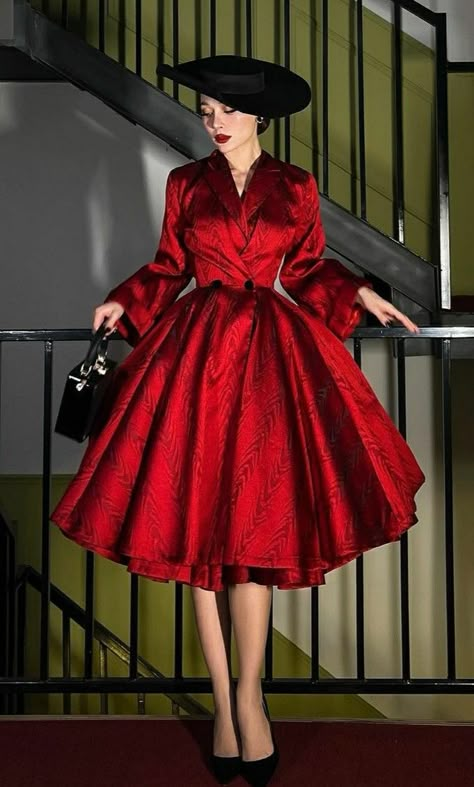 Vintage Velvet Dress 1950s, Red 1940s Dress, 1950s Fashion Women Dresses Classy, 1940 Outfits Women, Old Hollywood Red Dress, Retro Glamour Aesthetic, 80s Fashion Elegant, Retro Dress Outfits Classy, Vintage Dresses 50s 1950s Fashion Classy