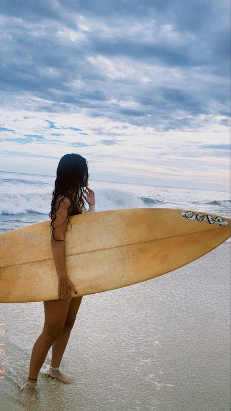 Beach Pictures Surf, Surfboard Pics, Surf Photoshoot, Women Surfing, Fiji Travel, Surfing Aesthetic, Surf Aesthetic, Surf Vibes, Summer Surf