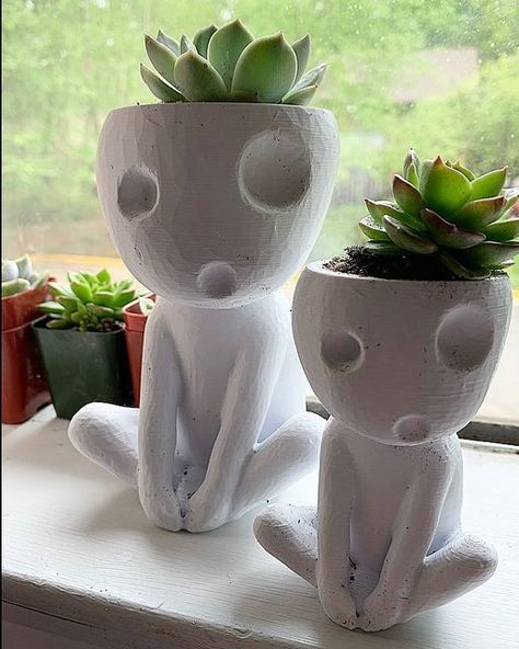 Princess Mononoke Clay Art, Clay Flower Pot Ideas Diy Crafts, Pinch Pot Planter, Clay Flower Pots Ideas, Diy Clay Pots For Plants, Air Dry Clay Flower Pots, Cute Clay Pots, Cool Plant Pots, Studio Ghibli Ceramics