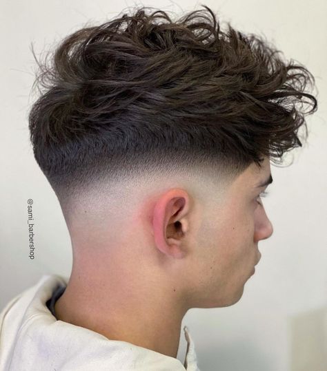 Low Fade Haircut Low Taper Fade Haircut, Mid Fade Haircut, Fade Haircut Styles, Haircut Selfie, Haircut Names For Men, Photo Hijab, Mens Haircuts Short Hair, Mens Hairstyles Fade, Low Fade Haircut