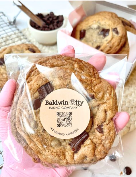 DIY Print at Home Labels For Home Bakery Businesses - Better Baker Club Selling Baked Goods, Home Labels, Bake Sale Packaging, Cookie Display, Home Bakery Business, Print Labels, Giant Chocolate Chip Cookie, Cookies Branding, Small Bakery