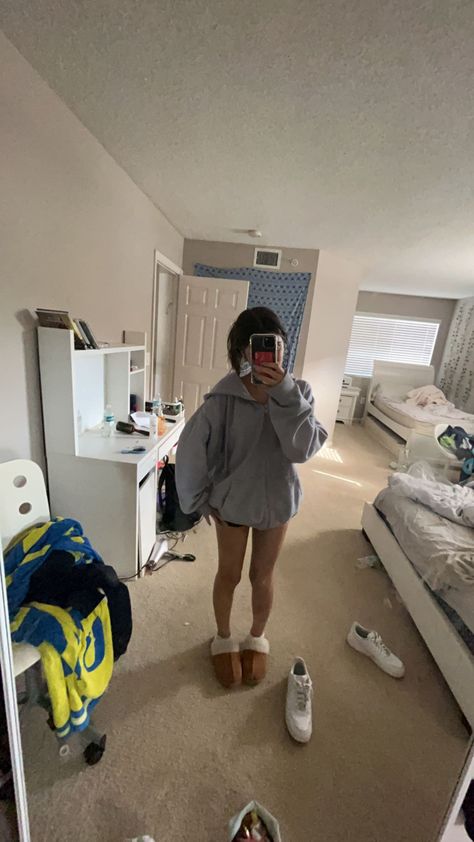 School Outfits Mirror Pic, School Hoodie Outfit, Cute Everyday Outfits For School Summer, Lazy Summer Fits, Lazy Girl Aesthetic Outfits, Cute Bummy Outfits For School Lazy Days, Vsco Girl Outfits School, Cute Comfy Outfits Lazy Days, Lazy Day Fits