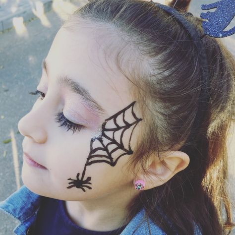 #spider #halloween Spider Face Paint Women, Kids Spider Face Paint, Cobweb Face Paint, Spider Makeup Easy, Spiderweb Face Paint, Spider Web Face Paint, Spider On Face, Face Paint Spider, Spider Makeup Halloween