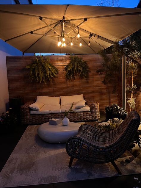 Back Patio Ideas Townhouse, Small Townhome Patio Ideas, Small Backyard Ideas Townhouse, Townhome Backyard Ideas Townhouse Patio, Small Rooftop Design, Backyard Patio Designs With Grill, Small Patio Decorating Ideas Townhouse, Small Rooftop Terrace Design, Townhome Patio Ideas