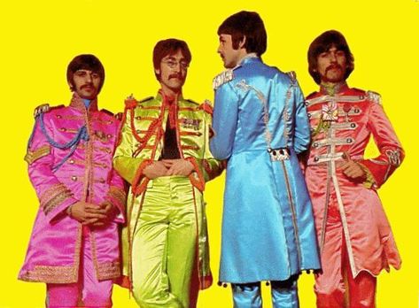 The Beatles decked out in their "Sgt. Pepper Lonely Hearts Club Band" uniforms Beatles Costume, Billy Campbell, Sgt Peppers Lonely Hearts Club Band, Beatles Sgt Pepper, Beatles Albums, Pattie Boyd, Peter Blake, Beatles Photos, Sgt Pepper