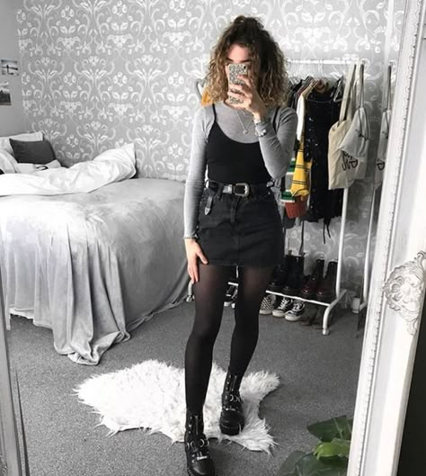 soft black and gray modern grunge outfit Grunge Stockings Outfit, Soft Grunge Work Outfits, Sophisticated Grunge Outfits, Black And Gray Outfits For Work, Soft Punk Outfits Aesthetic, Edgy Soft Summer Outfits, Minimalist Grunge Outfits, Punk Autumn Outfit, Soft And Edgy Outfits