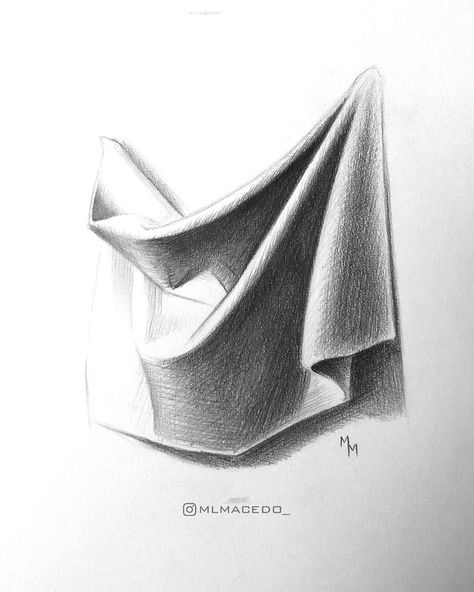 Graphite Drawings Beginner, Value Drawing Ideas, Fabric Sketch, White Charcoal Drawing, Easy Realistic Drawings, Tonal Drawing, Rug Drawing, Drawing Fundamentals, Drapery Drawing