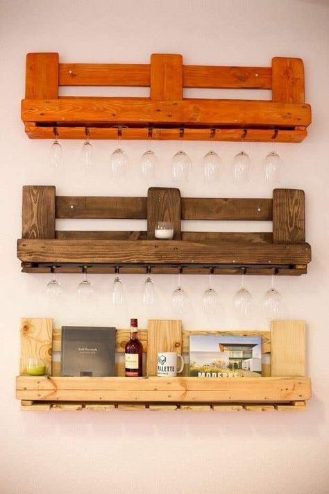 Diy Furniture Building, Pallet Bar Diy, Pallet Furniture Designs, Diy Home Bar, Wooden Wine Rack, Wooden Pallet Furniture, Pallet Designs, Wooden Pallet Projects, Pallet Crafts