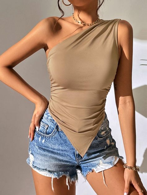 SHEIN Essnce Top de un hombro fruncido lateral bajo asimétricoHe descubierto los artículos más increíbles en SHEIN.com, ¡ve y echa un vistazo! Hanky Hem Top, Asymmetrical Hem Top, Sleeveless Tops Summer, Asymmetrical Tops, Sleeveless Vest, Women's Wardrobe, Cropped Tank Top, Sleeveless Top, Off Shoulder