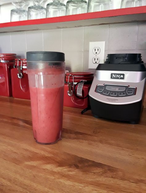 Things To Make In Ninja Blender, Ninja Extractor Recipes, Ninja Fruit Smoothies Recipes, Breakfast Blender Recipes, Ninja Shake Recipes, Ninja Iq Blender Recipes, Ninja Single Serve Smoothie Recipes, Small Blender Smoothies, Portable Blender Smoothies