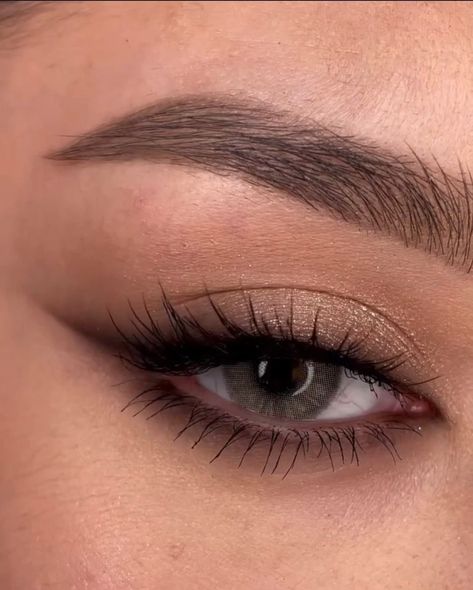 Formal Makeup Eyeshadow, Simple Ball Makeup, Simple Wedding Makeup For Hooded Eyes, Wedding Makeup Bridesmaid Brown Eyes, Simple Makeup Looks Eye Shadow, Simple Makeup Brown Eyes, Simple Formal Makeup, Simple Graduation Makeup, Champagne Eye Makeup