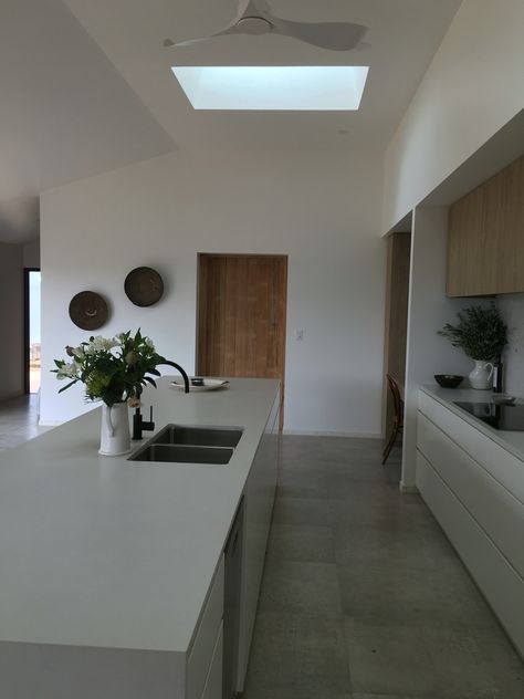 This kitchen in the Australian outback .... Fresh concrete Caesarstone 4 m long bench Fresh Concrete Caesarstone Countertops, Caesarstone Fresh Concrete, Fresh Concrete Caesarstone, Caesarstone Kitchen, Minimal Kitchen Design, Concrete Bench, Minimal Kitchen, Beach House Kitchens, Long Bench