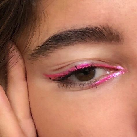 Matte Make Up, Pink Eyeliner, Maquillage On Fleek, Smink Inspiration, Makijaż Smokey Eye, Eyeliner Looks, Eye Makeup Art, No Eyeliner Makeup, Editorial Makeup