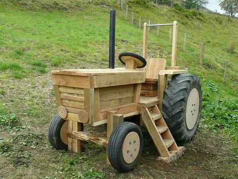 Log Wall Art, Farm Playground, Wood Tractor, Diy Tractor, Log Crafts, Wood Log Crafts, Kids Yard, Kids Backyard Playground, Backyard Kids Play Area