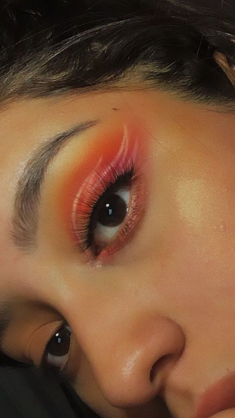 belleza makeup mua fire cutcrease Fire Fairy Makeup Ideas, Fire Eye Makeup Look, Flame Princess Makeup, Red Fire Makeup, Lava Girl Makeup Halloween, Fire Costume Makeup, Firefighter Makeup Halloween, Fire Makeup Eye, Fire Halloween Makeup