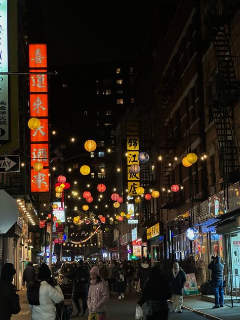 new york city, chinatown Chinatown Nyc Night, New York Chinatown Aesthetic, Chinatown Aesthetic, China Town New York, Detective Chinatown, Nyc School, New York Chinatown, Chinatown New York, Manhattan Fashion