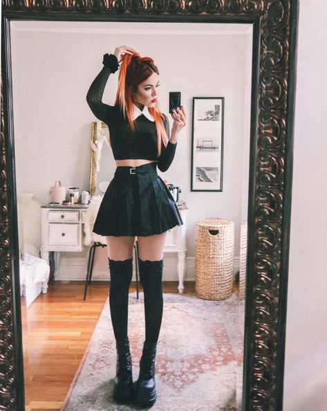 Black Socks Outfit, Thigh Highs And Skirt, Long Socks Outfit, Thigh High Socks Outfit, Skirt And Thigh Highs, Rockstar Fashion, High Socks Outfits, Outfit Botas, Brandy Melville Outfits