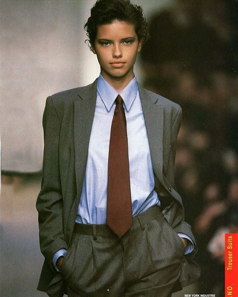 Adriana Lima, Suit and Tie. Women In Suits Aesthetic, Women Suit And Tie, Outfits With Ties, 00s Mode, Woman In Suit, Preppy Women, Tie Women, 90s Models, Model Aesthetic