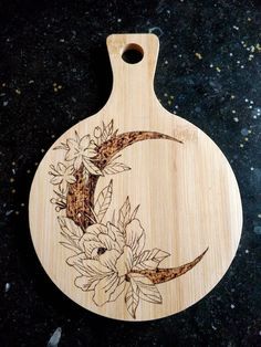 Burned Wood Design, Wood Burned Tray, Witchy Wood Burning, Moon Wood Burning, Wood Burning Designs Pyrography Patterns, Wood Burning Patterns Free, Wood Burning Flowers, Wood Burning Art Patterns, Simple Wood Burning Patterns