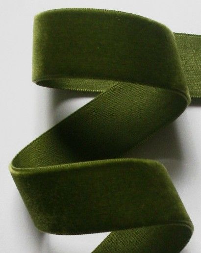 olive velvet Sewing Corner, Olive Green Velvet, Colourful Life, Moss Terrarium, Diy Gift Wrapping, Textile Arts, Emerald Isle, Wear Green, Green Ribbon