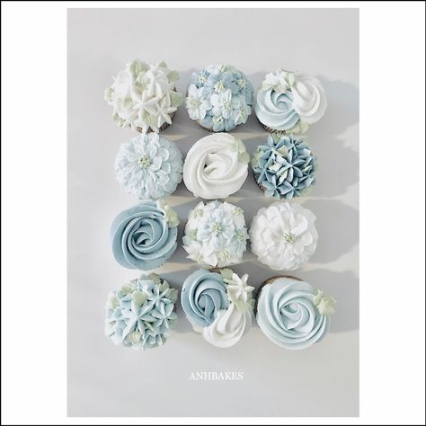 Blue Flower Cupcakes, Easy Cupcakes Decoration, Baby Shower Gifts For Guests, Elegant Cupcakes, Bridal Shower Inspo, Buttercream Cupcakes, Floral Cupcakes, Cream Flower, Easy Cupcakes