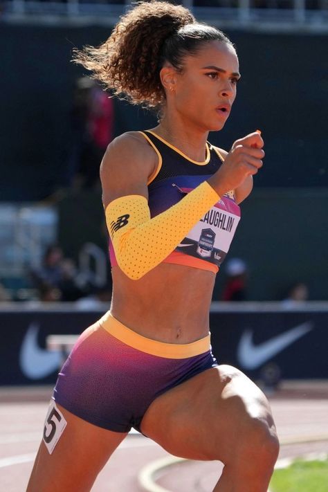 Track and Field #track #trackandfield #athlete #limitless @lufelive Running Books, Best Running Gear, Sydney Mclaughlin, Olympic Track And Field, Field Athletes, Long Jump, Running Inspiration, Best Portraits, Running Socks