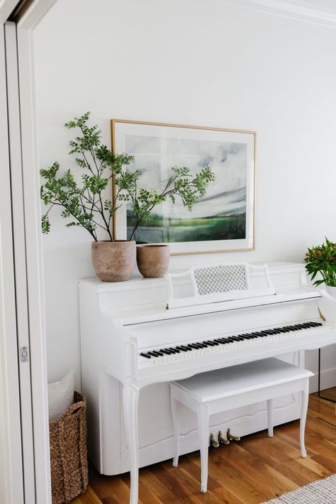 Piano Room Decor, Piano Living Rooms, Painted Pianos, Piano Decor, Target Inspired Home Decor, White Piano, Piano Room, Interior Home, The Piano