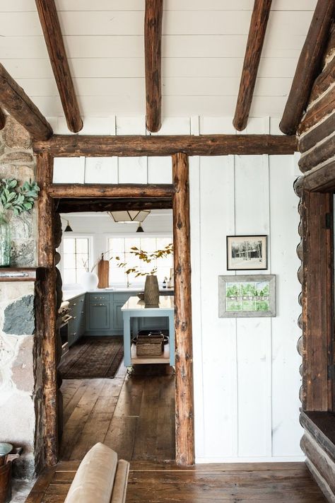 House Tour: Charming English Cottage - Design Chic Design Chic Jean Stoffer Design, Log Home Interior, Jean Stoffer, Modern Log Cabin, Cabin Renovation, Cabin Interior Design, Log Cabin Interior, Log Home Interiors, Log Cabin Ideas