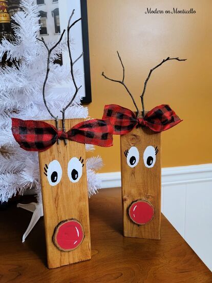 This is a ultimate upcycled project. Every single thing either came from my yard or from the construction project of our sunroom this year. Starting with some leftover 2 x 4s, I made these adorable reindeers for the holidays.Earlier this year, a friend of mine shared the details of a fun project she had seen either on Facebook or Pinterest of a reindeer created from a cut 2 x 4 board. This conversation sparked the idea to remake reindeers of our own since I already had the supplies on… 1 X 4 Projects Wood, Diy Thanksgiving Wood Crafts, Block Reindeer, Angel Tree Toppers, Wood Cats, Reindeer Crafts, Reindeer Diy, 2x4 Crafts, Wood Reindeer