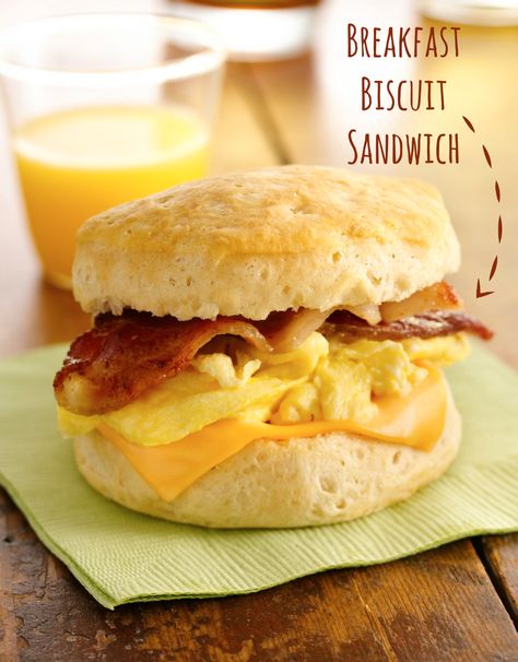 Nothing say "YUM!" like bacon and eggs. Combine them together with biscuits like this hearty breakfast bite! Egg And Cheese Biscuit, Easy Breakfast Sandwich, Cheese Biscuit, Breakfast Sandwich Recipes, Easy Sandwich Recipes, Fresh Breakfast, Biscuit Sandwich, Bacon Egg And Cheese, Egg And Cheese