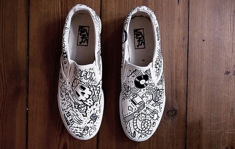 Doodle Vans Harry Potter Dr, Disney Painted Shoes, Zapatillas Nike Air Force, Sharpie Shoes, Vans Slip Ons, Custom Vans Shoes, Painted Shoes Diy, Painted Canvas Shoes, White Canvas Shoes