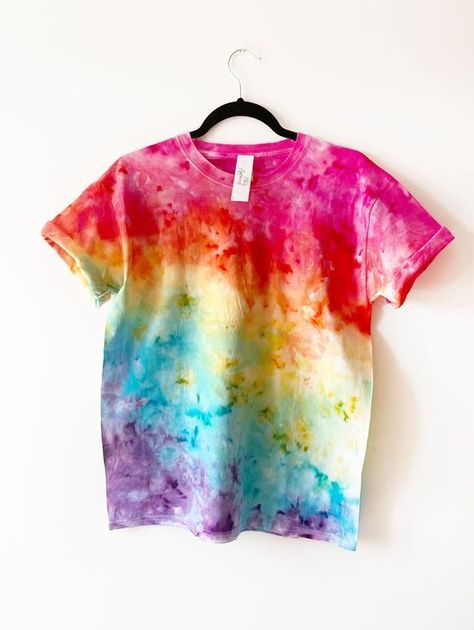 Hello is very good👍Transport some bad services. Camisa Tie Dye, Colourful Clothing, Unique Tie Dye, Ice Tie Dye, Tie Dye Tops, Rainbow T Shirt, Tie Dye Fashion, Tie Dye Rainbow, How To Tie Dye