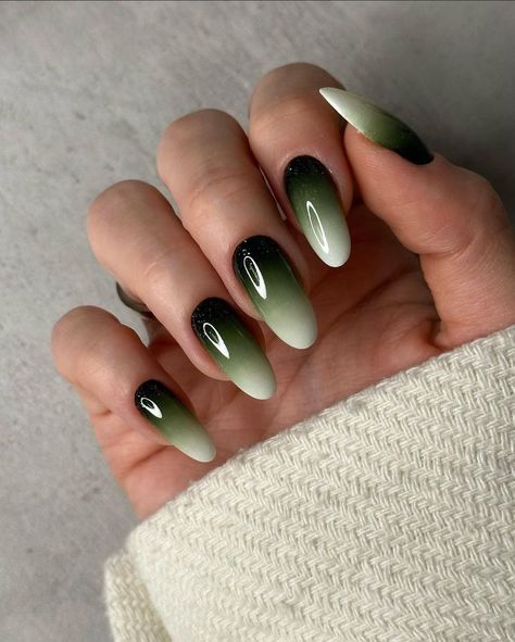 Dark Green Ombre Acrylic Nails, Dark Green Nails Ombre, Green And White Ombre Nails, Deep Green Nails Designs, Dark Nails Ideas, Ombre Green Nails, Green Ombre Nails, Faded Nails, Latest Nail Designs