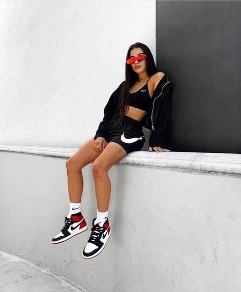 Street Style: Women's Nike Air Jordan 1's Jordan Outfits Womens, 여름 스타일, Jordan Outfits, Mode Kpop, Tomboy Style Outfits, Looks Street Style, Mode Ootd, Ținută Casual, Modieuze Outfits