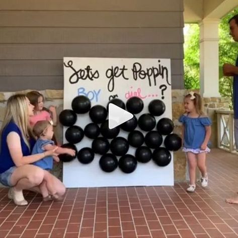 Balloon Popping Gender Reveal, Good Gender Reveal Ideas, Gender Reveal Balloons Pop, Suspenseful Gender Reveal Ideas, Twin Baby Reveal Ideas, Gender Reveal Ideas With Balloons, Gender Reveal Family Ideas, Kids Gender Reveal Ideas, Gender Reveal Board Ideas