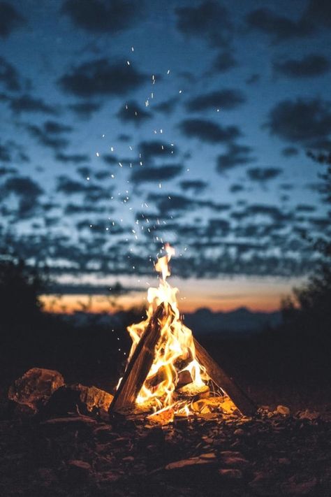 . Camping Style, Its A Mans World, Wallpapers Iphone, Mans World, Alam Yang Indah, Nature Wallpaper, Beautiful Photography, Campfire, Van Life