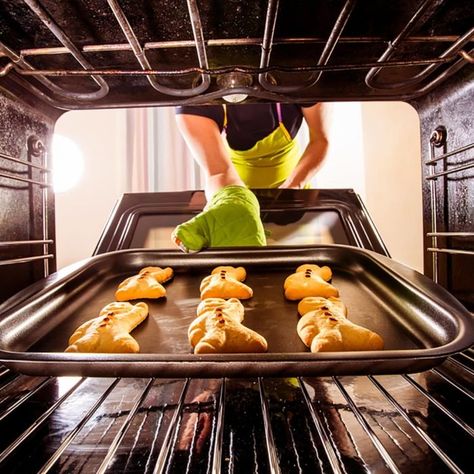 Here’s what you should (and shouldn’t) keep in that storage spot underneath your oven. The post Is It Safe to Store Pans in Your Oven Drawer? appeared first on Reader's Digest. Counting Carbs, Jelly Roll Pan, Keep Food Warm, Course Meal, Healthy Holidays, Pizza Stone, Big Meals, Healthy Eating Habits, Jelly Roll