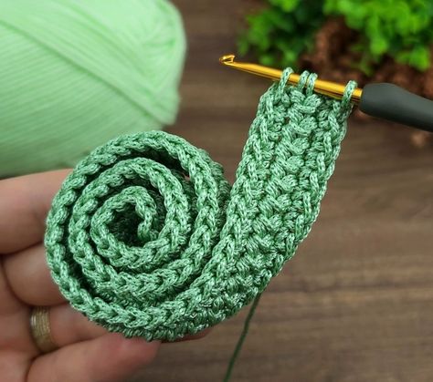 Crochet Closure Ideas, Crochet Purse Straps Ideas, Small Crocheted Gifts, Crochet Handles For Bags Free Pattern, Bag Handle Crochet, Crochet Bag Handles Free Pattern, Crochet Handles For Bags, Crochet Straps For Bags, Bag Strap Crochet