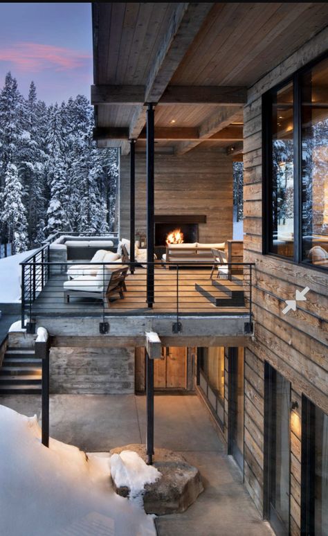 Modern Winter Cabin Exterior, Modern Ski House Exterior, Modern Lake House Exterior, Winter Home Exterior, Home Exterior Decor, Modern Cabin Bedroom, Modern Ski Home, Winter House Exterior, Rustic Mountain Homes