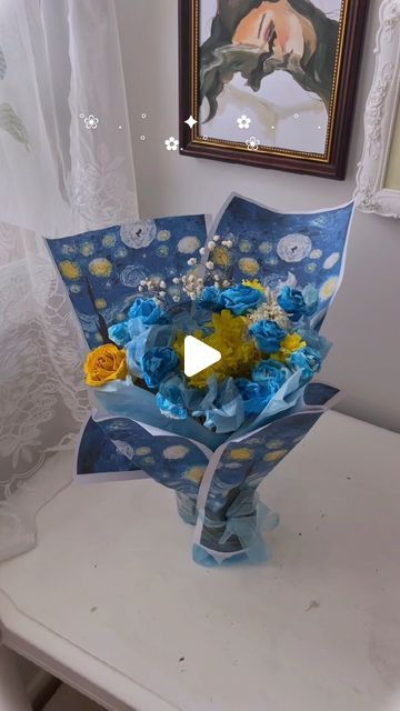 Yasmin 🧸 on Instagram: "Van Gogh starry night flowers 😭🌌🌼🌠🌻✨ for an art lover #diy #gift" Starry Night Bouquet, Van Gogh Gifts, Tissue Paper Flowers Diy, Tissue Flowers, Aesthetic Diy, Flower Bouquet Diy, Bday Gift, Night Flowers, Starry Night Van Gogh