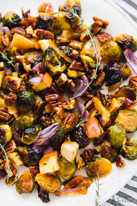 Maple Brussels Sprouts are tender and caramelized, with sweet apples, rich maple syrup, and crunchy pecans. Vegan Christmas Recipes, Vegetarian Thanksgiving, Roasted Brussel, Roasted Brussels Sprouts, Vegan Sides, Pecan Recipes, Thanksgiving Dishes, Holiday Side Dishes, Vegan Thanksgiving